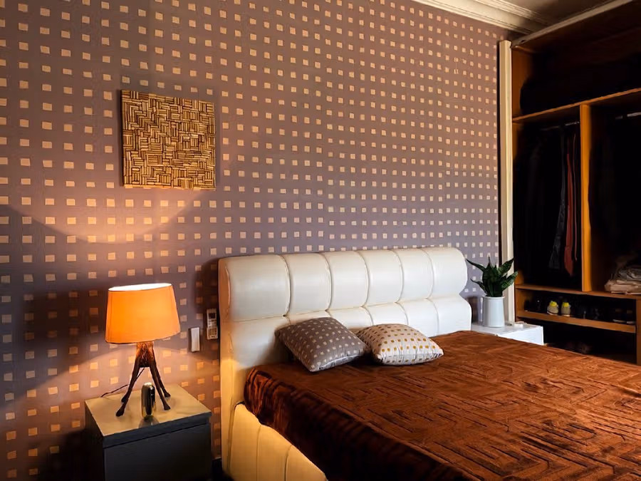 Hanker Wallpaper shown in an editorial setting